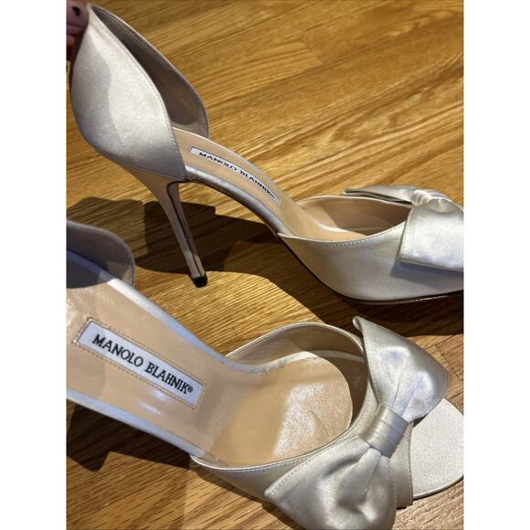 Manolo Blahnik cream satin D'orsay stiletto's 41 1/2 bow peep tow Italy New - Picture 9 of 16